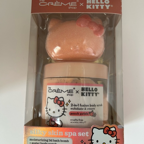 The Crème Hello Kitty Bath Bomb and Sugar Scrub Gift Set - Picture 5 of 6
